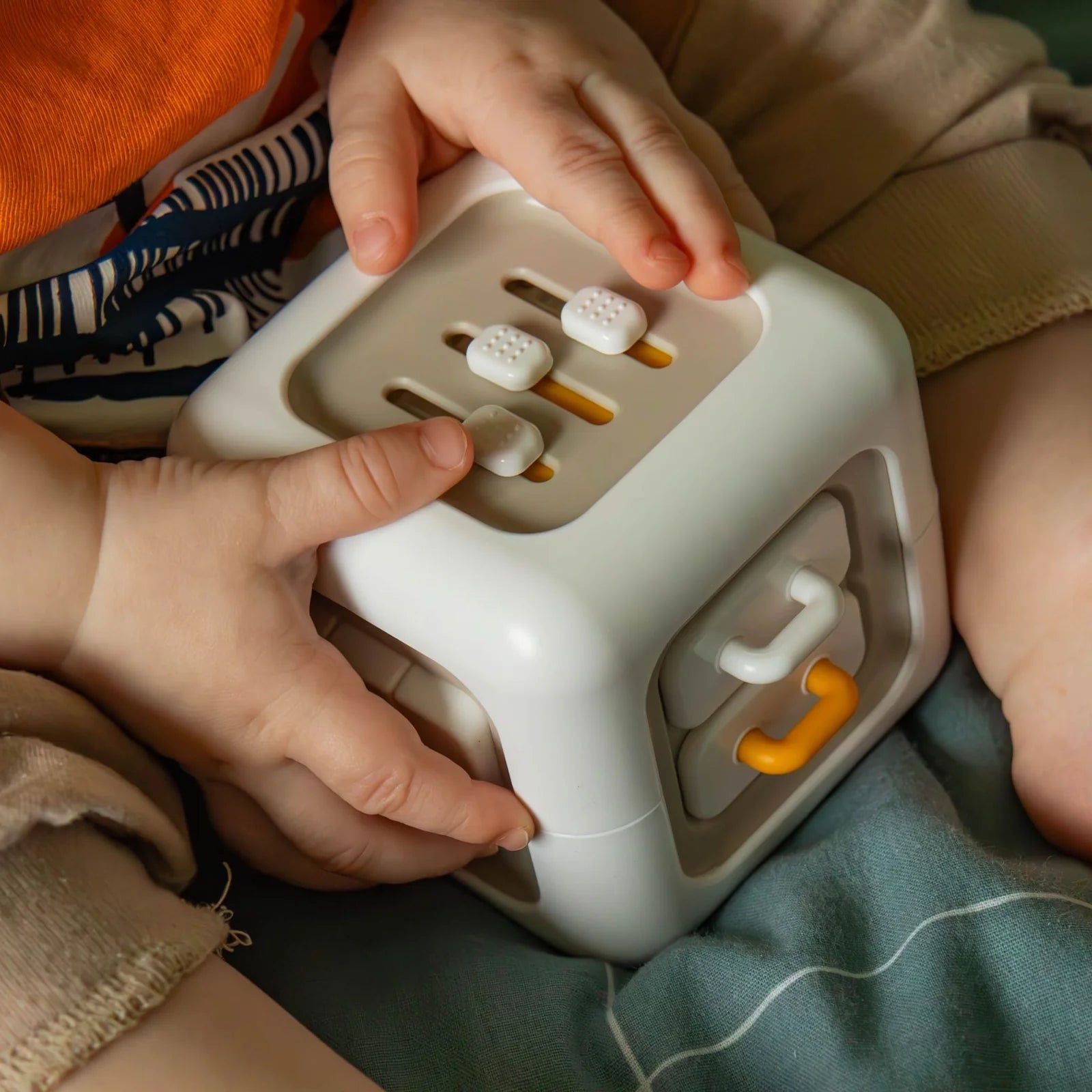 Toddlers Cube – 6 aktiviteter i én kube
